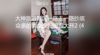 大神旅游景区一路走一路抄底众多的美女少妇眼界大开2 (4)